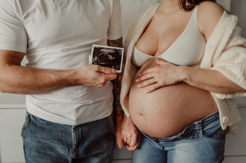 Agnieszka Królak fotografia, fotograf Łódź, sesja ciążowa, sesja ciążowa w plenerze, sesja ciążowa w domu, sesja brzuszkowa Łódź
